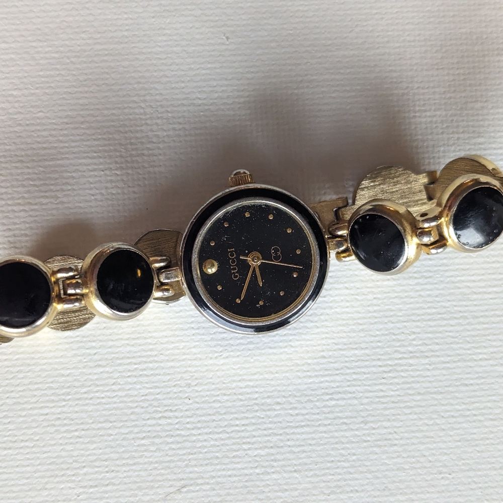 Gucci Gold & Black watch - Picture 2 of 4